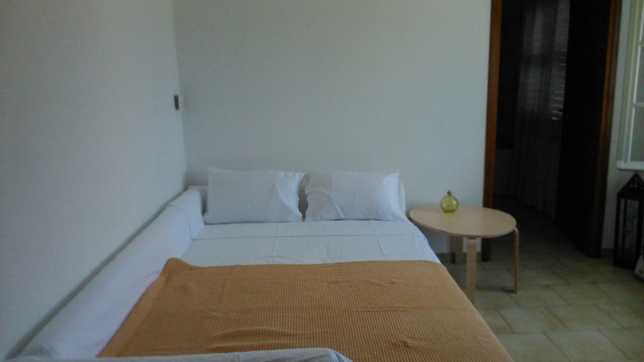 Nesaea Seafront House Villa Parasporos ภายนอก รูปภาพ