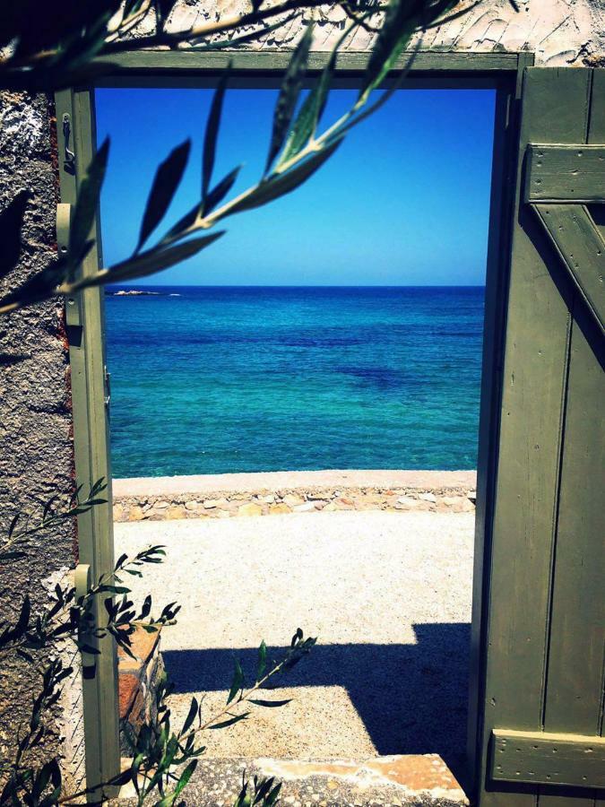 Nesaea Seafront House Villa Parasporos ภายนอก รูปภาพ