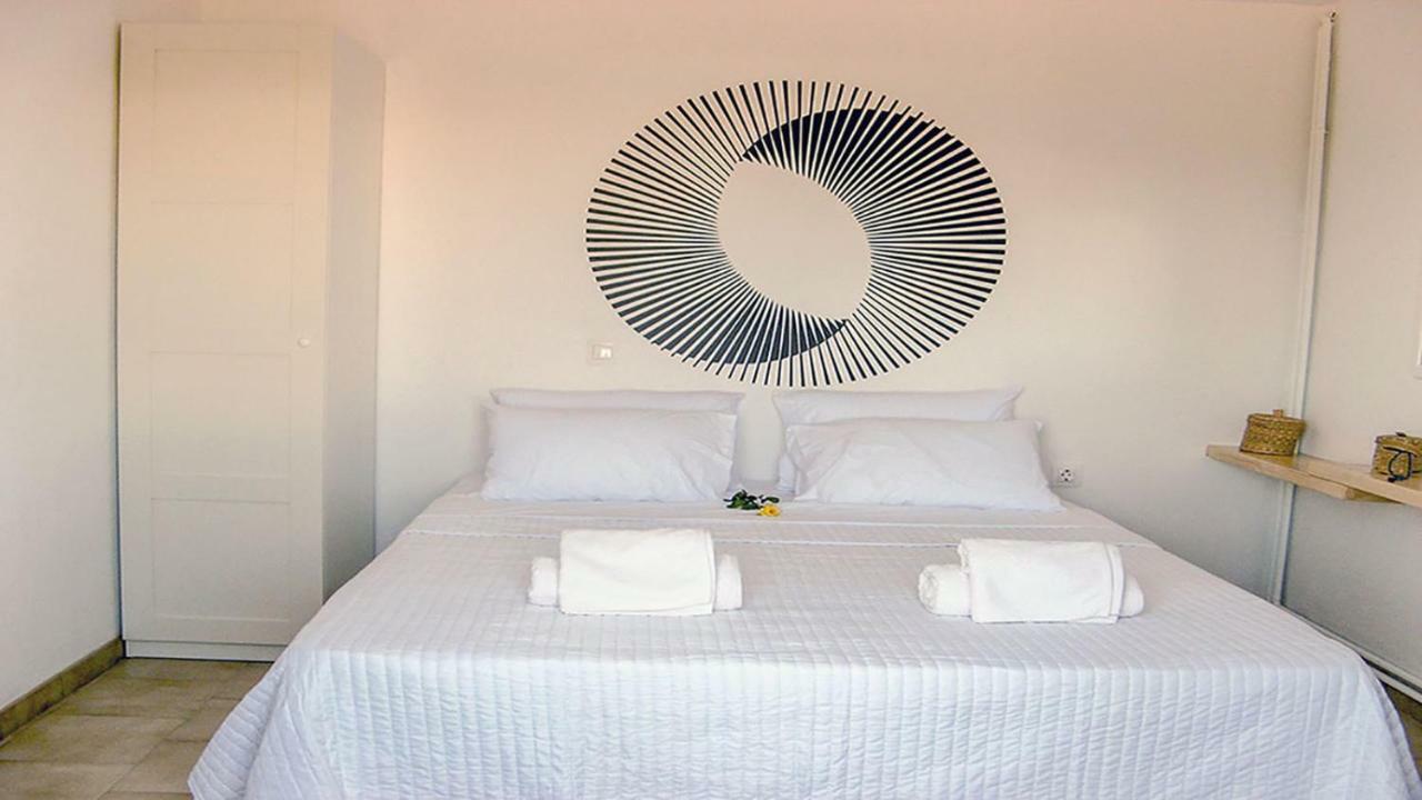 Nesaea Seafront House Villa Parasporos ภายนอก รูปภาพ