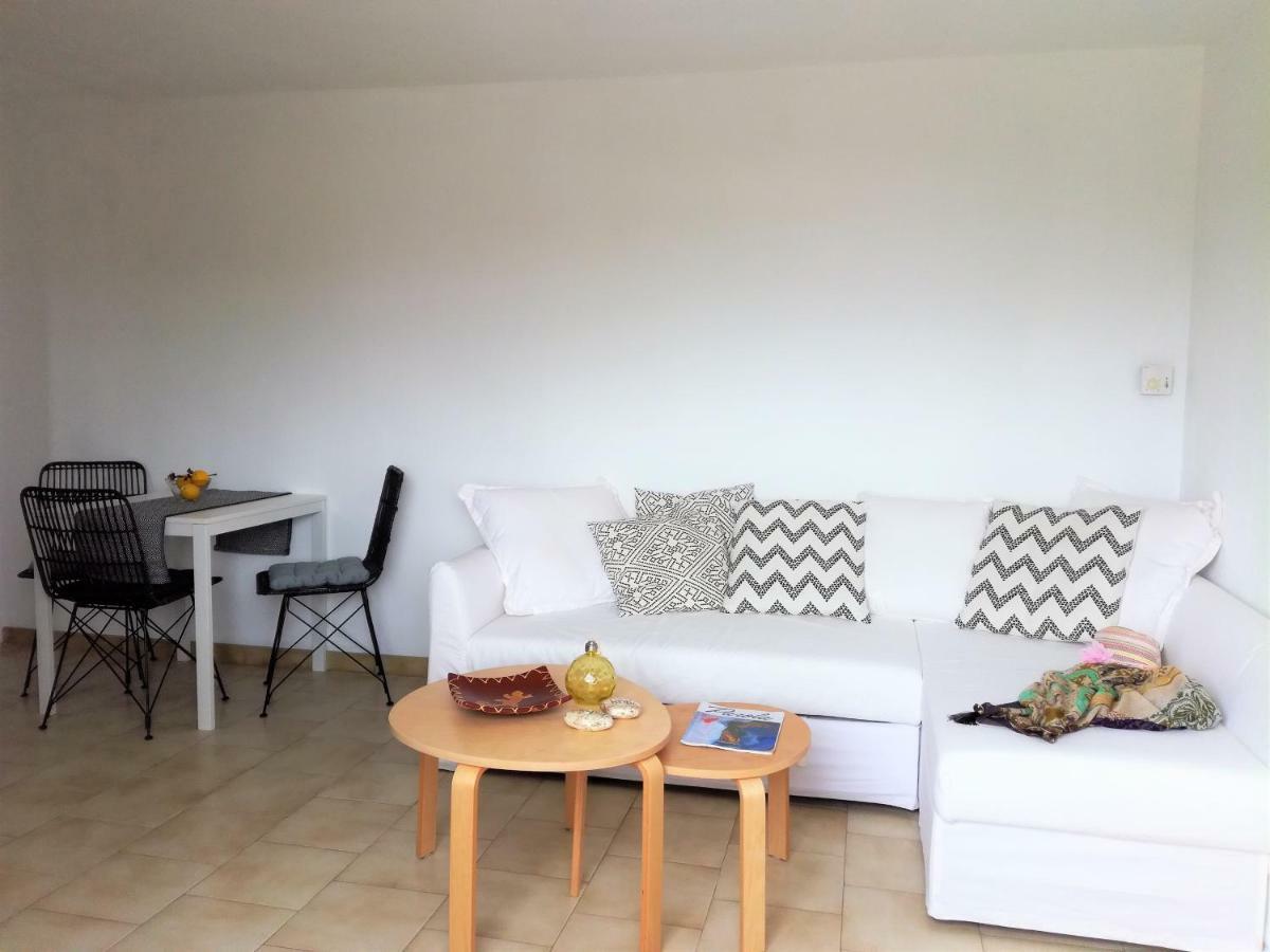 Nesaea Seafront House Villa Parasporos ภายนอก รูปภาพ