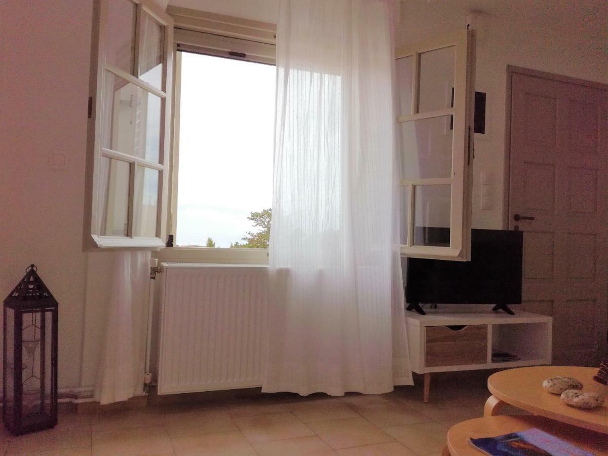 Nesaea Seafront House Villa Parasporos ภายนอก รูปภาพ
